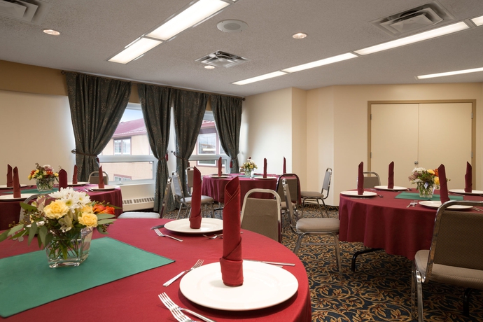 Imagen de los interiores del Hotel Super 8 By Wyndham Sherwood Park/edmonton Area. Foto 13