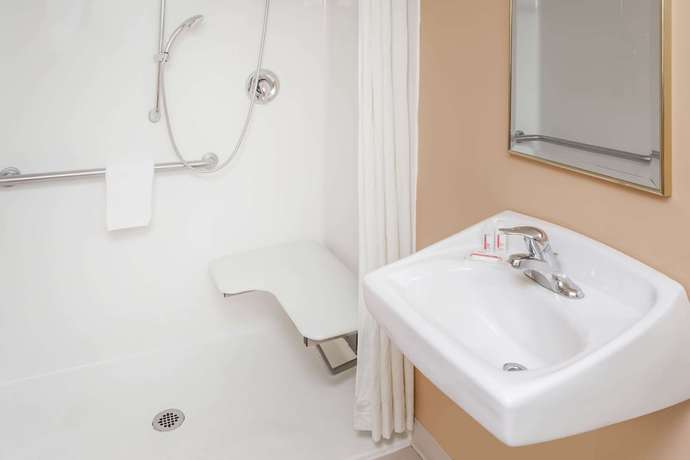 Imagen de la habitación del Hotel Super 8 By Wyndham Shipshewana. Foto 9