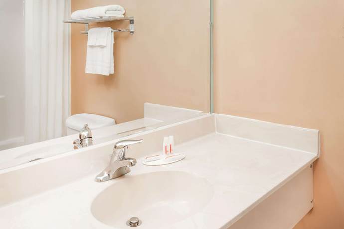 Imagen de la habitación del Hotel Super 8 By Wyndham Shipshewana. Foto 11