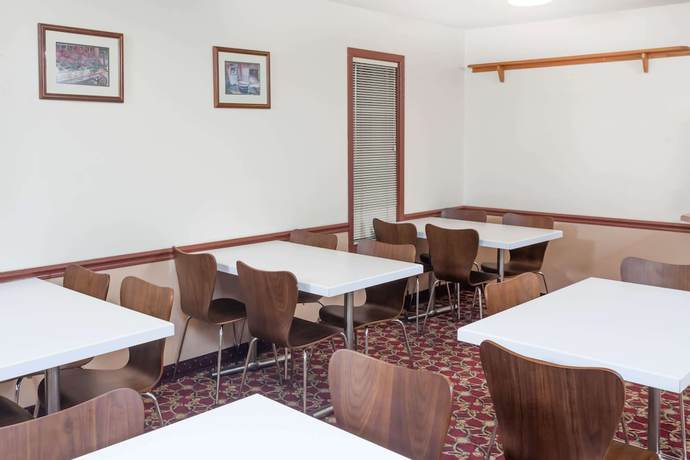 Imagen de los interiores del Hotel Super 8 By Wyndham Shipshewana. Foto 13