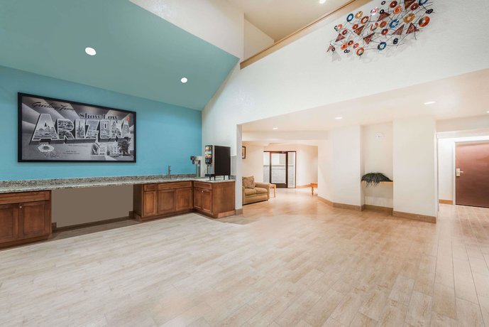Imagen de los interiores del Hotel Super 8 By Wyndham Show Low. Foto 19
