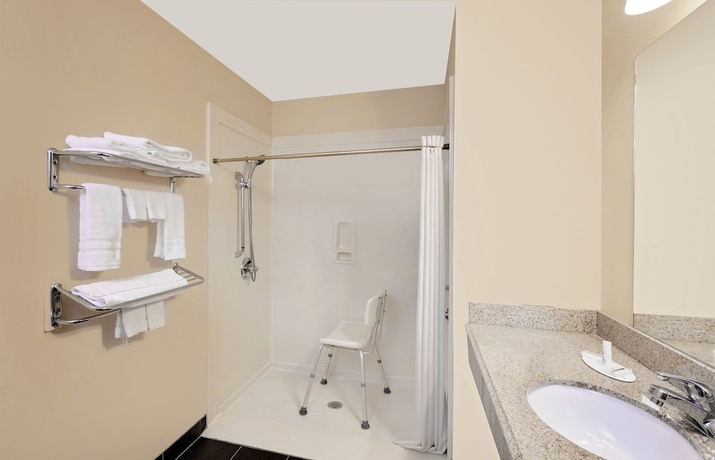 Imagen de la habitación del Hotel Super 8 By Wyndham Siloam Springs. Foto 12