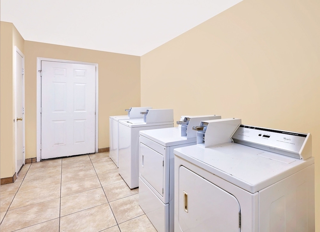 Imagen de los interiores del Hotel Super 8 By Wyndham Siloam Springs. Foto 17