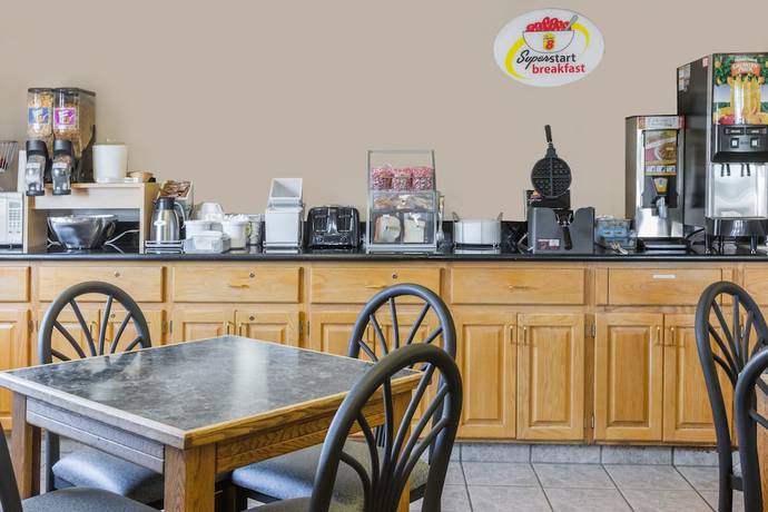 Imagen del bar/restaurante del Hotel Super 8 By Wyndham Sioux City South. Foto 2
