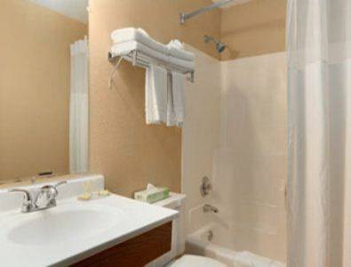 Imagen de la habitación del Hotel Super 8 By Wyndham Sioux Falls Near Convention Cen. Foto 9