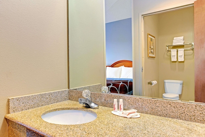 Imagen de la habitación del Hotel Super 8 By Wyndham Smithfield/selma. Foto 9