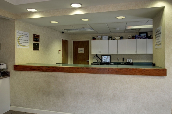 Imagen de los interiores del Hotel Super 8 By Wyndham Smithfield/selma. Foto 19