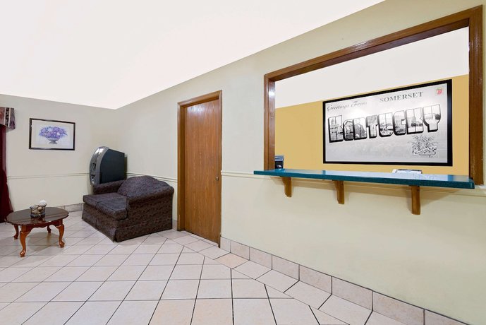 Imagen de los interiores del Hotel Super 8 By Wyndham Somerset. Foto 18