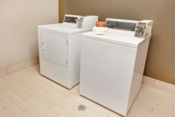 Imagen de los interiores del Hotel Super 8 By Wyndham South Bend. Foto 15