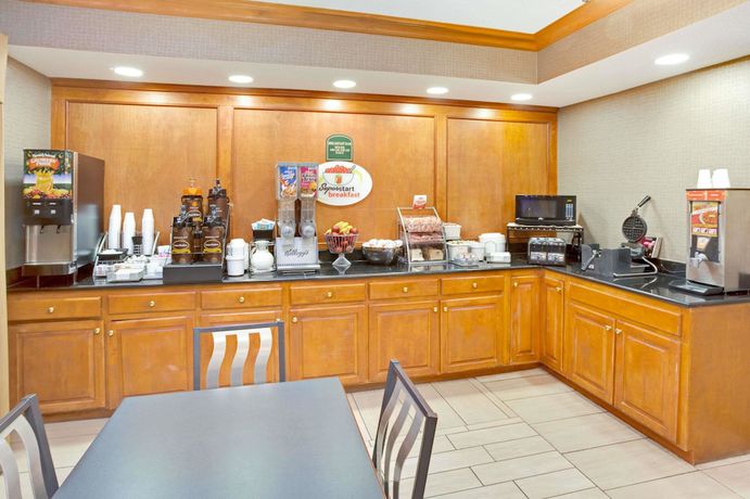 Imagen del bar/restaurante del Hotel Super 8 By Wyndham South Bend. Foto 4