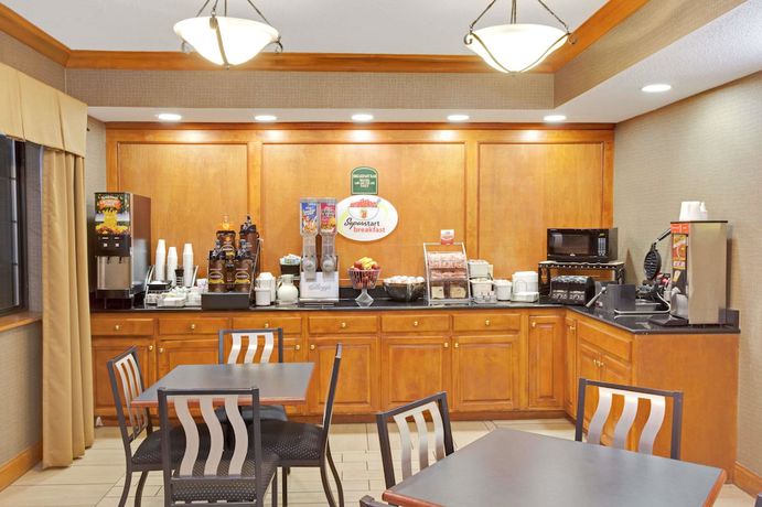 Imagen del bar/restaurante del Hotel Super 8 By Wyndham South Bend. Foto 5