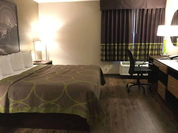 Imagen de la habitación del Hotel Super 8 By Wyndham South Holland. Foto 2