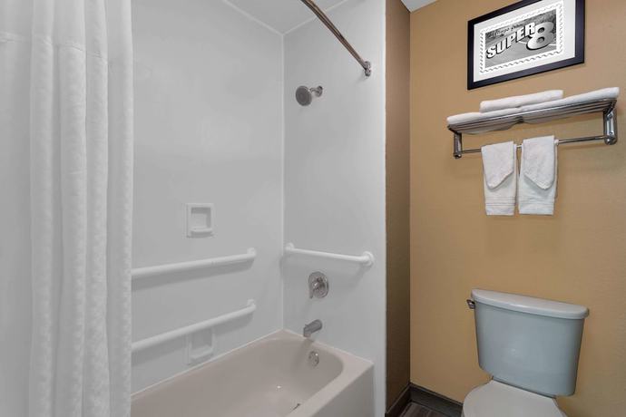 Imagen de la habitación del Hotel Super 8 By Wyndham South Holland. Foto 8