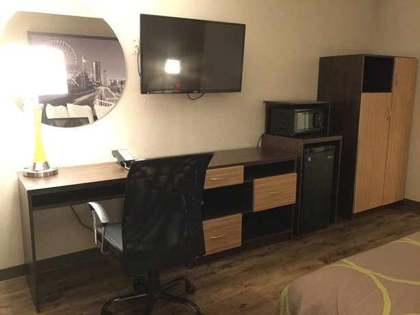 Imagen de la habitación del Hotel Super 8 By Wyndham South Holland. Foto 10