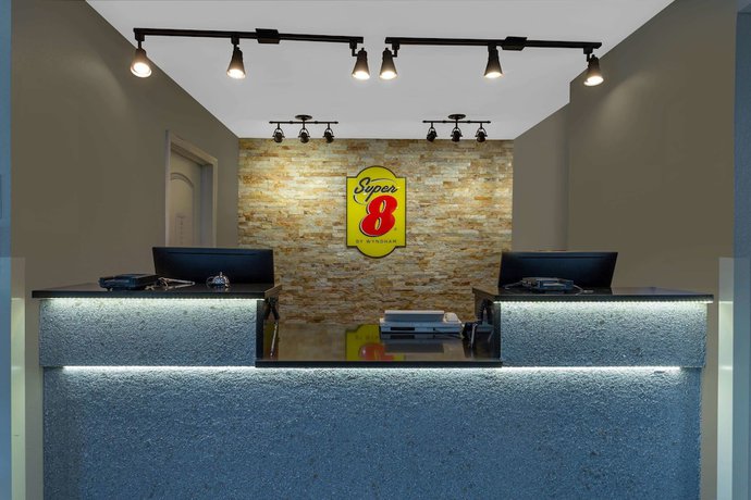 Imagen de los interiores del Hotel Super 8 By Wyndham South Holland. Foto 17