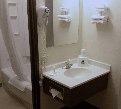 Imagen de la habitación del Hotel Super 8 By Wyndham Spokane Valley. Foto 2