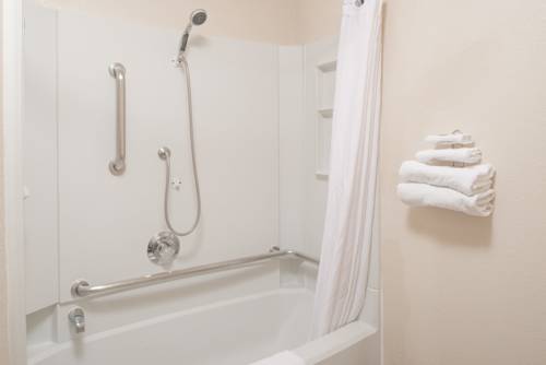 Imagen de la habitación del Hotel Super 8 By Wyndham Spokane Valley. Foto 5
