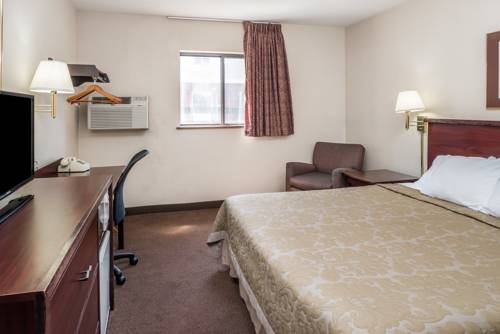 Imagen de la habitación del Hotel Super 8 By Wyndham Spokane Valley. Foto 8