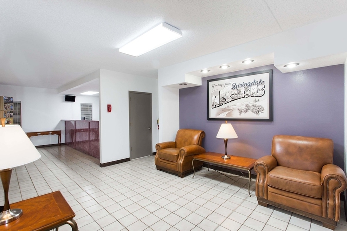 Imagen de los interiores del Hotel Super 8 By Wyndham Springdale Ar. Foto 13