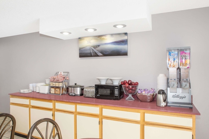 Imagen del bar/restaurante del Hotel Super 8 By Wyndham Springdale Ar. Foto 4