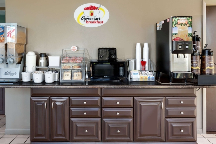 Imagen del bar/restaurante del Hotel Super 8 By Wyndham St. Augustine. Foto 3