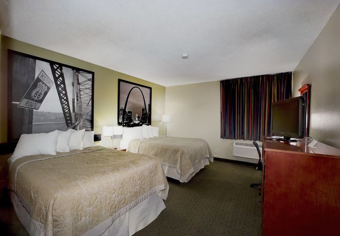 Imagen de la habitación del Hotel Super 8 By Wyndham St Charles. Foto 6