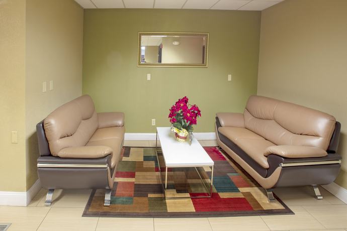 Imagen de los interiores del Hotel Super 8 By Wyndham St Charles. Foto 11