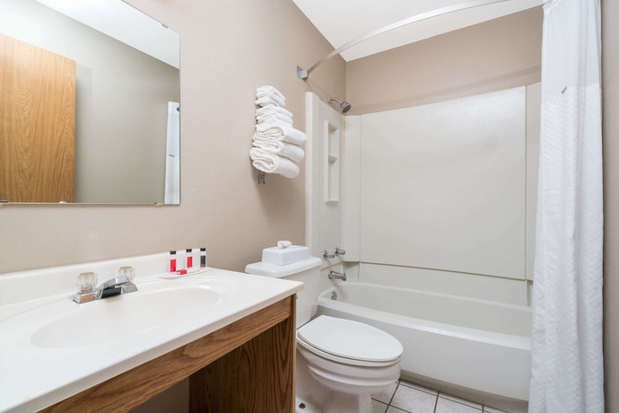 Imagen de la habitación del Hotel Super 8 By Wyndham St. Cloud. Foto 11