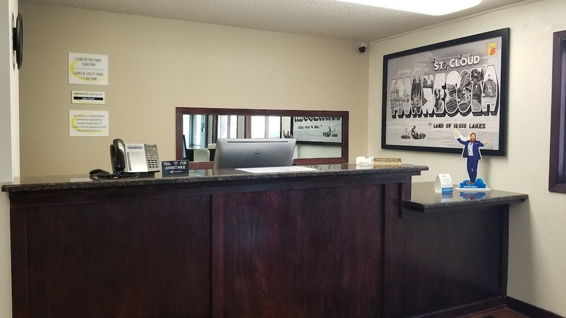 Imagen de los interiores del Hotel Super 8 By Wyndham St. Cloud. Foto 18