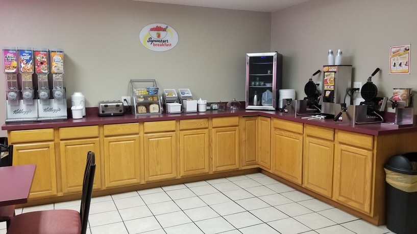 Imagen del bar/restaurante del Hotel Super 8 By Wyndham St. Cloud. Foto 5