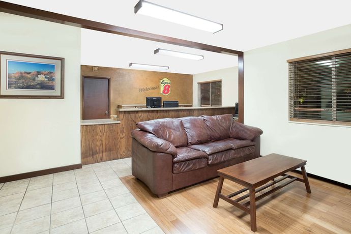 Imagen de los interiores del Hotel Super 8 By Wyndham St. George Ut. Foto 20