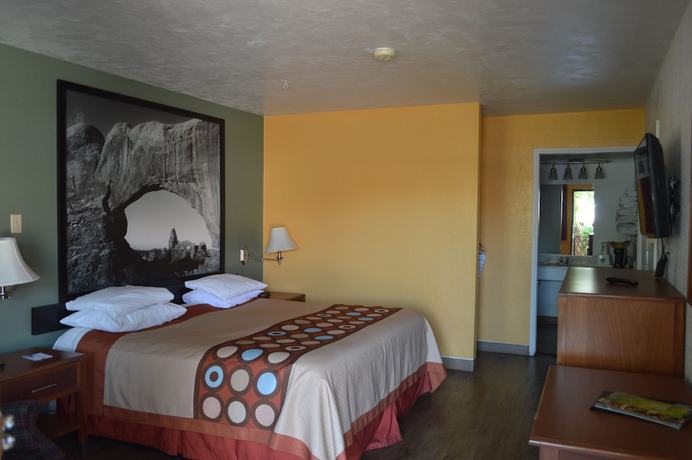 Imagen de la habitación del Hotel Super 8 By Wyndham St. George Ut. Foto 18