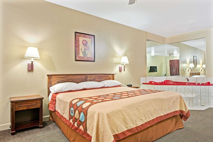 Imagen de la habitación del Hotel Super 8 By Wyndham St. Louis Airport. Foto 12