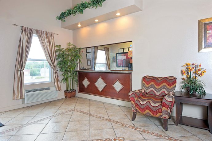 Imagen de los interiores del Hotel Super 8 By Wyndham St. Louis Airport. Foto 15