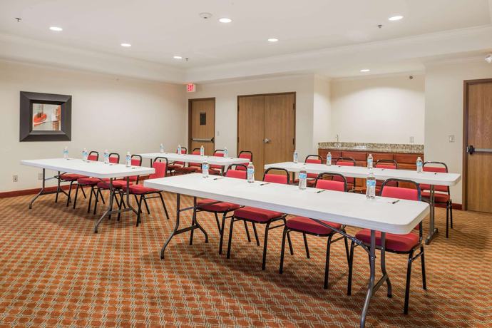 Imagen de los interiores del Hotel Super 8 By Wyndham St Robert Ft Leonard Wood Area. Foto 14