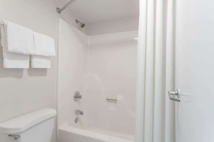 Imagen de la habitación del Hotel Super 8 By Wyndham Stafford. Foto 4