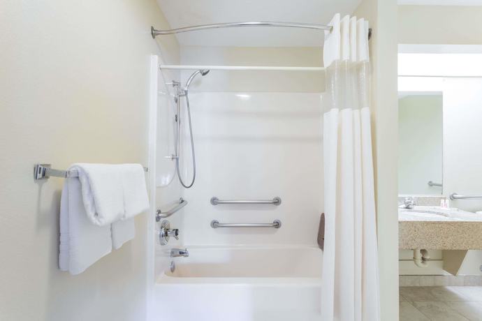 Imagen de la habitación del Hotel Super 8 By Wyndham Stafford. Foto 6
