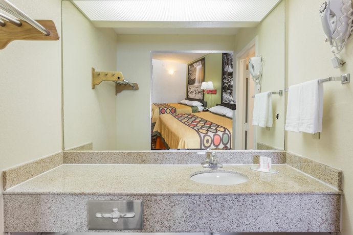 Imagen de la habitación del Hotel Super 8 By Wyndham Stafford. Foto 10