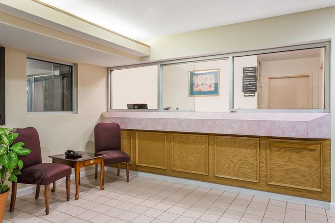 Imagen de los interiores del Hotel Super 8 By Wyndham Stafford. Foto 11