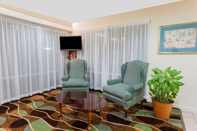 Imagen de los interiores del Hotel Super 8 By Wyndham Stafford. Foto 12