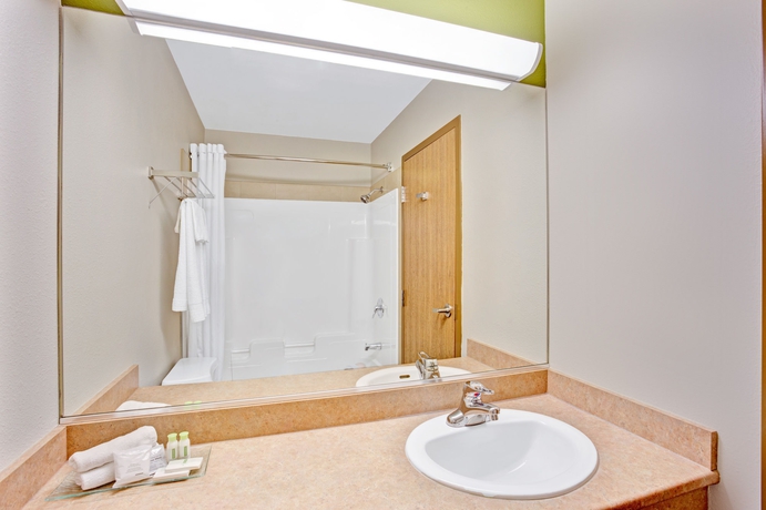 Imagen de la habitación del Hotel Super 8 By Wyndham St-jerome. Foto 3