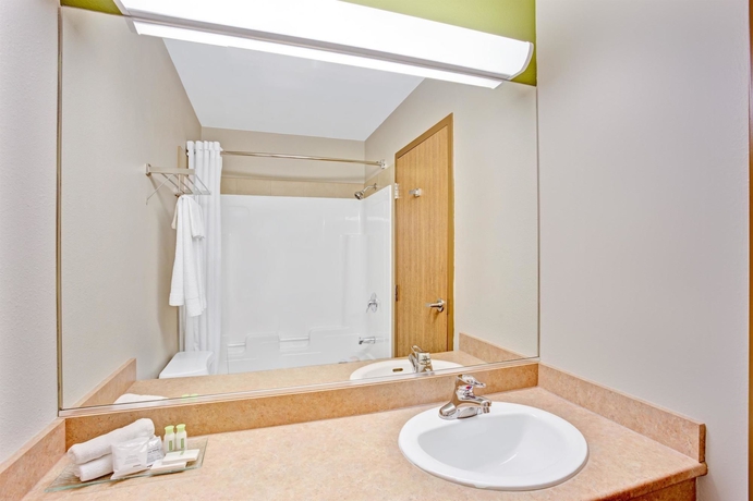 Imagen de la habitación del Hotel Super 8 By Wyndham St-jerome. Foto 5