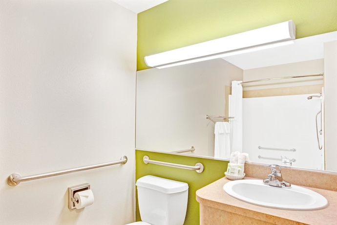 Imagen de la habitación del Hotel Super 8 By Wyndham St-jerome. Foto 11