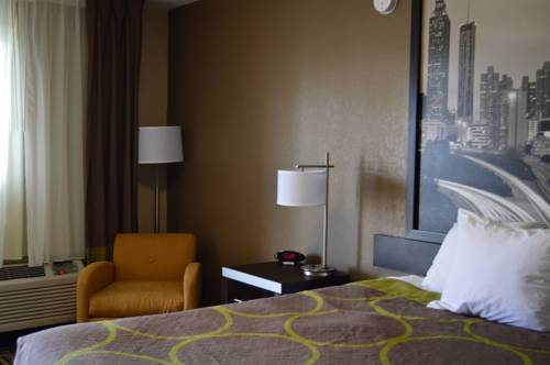 Imagen de la habitación del Hotel Super 8 By Wyndham Stockbridge. Foto 3