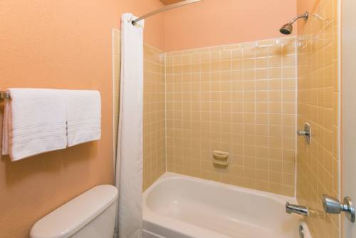 Imagen de la habitación del Hotel Super 8 By Wyndham Strongsville/cleveland. Foto 3