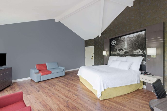 Imagen de la habitación del Hotel Super 8 By Wyndham Sturbridge. Foto 8