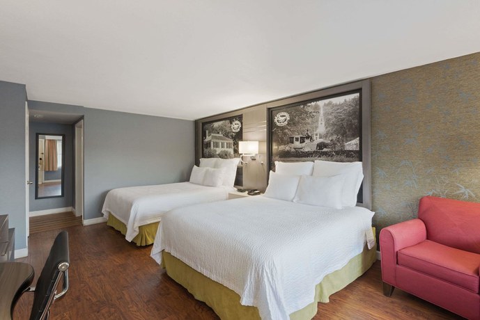 Imagen de la habitación del Hotel Super 8 By Wyndham Sturbridge. Foto 9