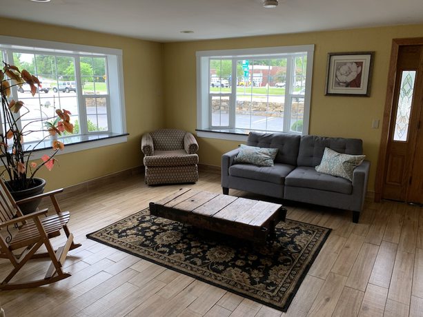 Imagen de los interiores del Hotel Super 8 By Wyndham Sturbridge. Foto 19