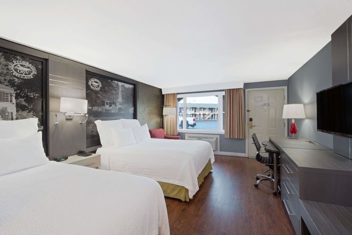 Imagen de la habitación del Hotel Super 8 By Wyndham Sturbridge. Foto 12