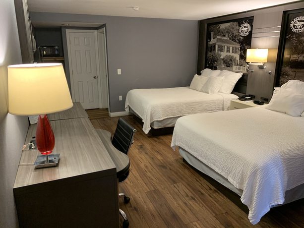 Imagen de la habitación del Hotel Super 8 By Wyndham Sturbridge. Foto 18